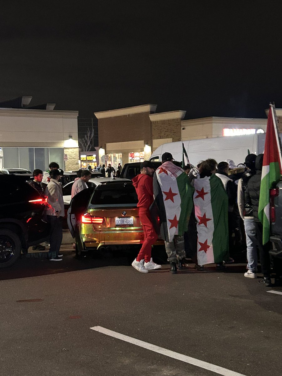 TalhaK022's tweet photo. Syrians celebrating at Ridgeway Plaza in Mississauga. Not a really busy sight compared to Saturday evening but more expected to come as the evening progresses https://t.co/MKL1Pvrjad