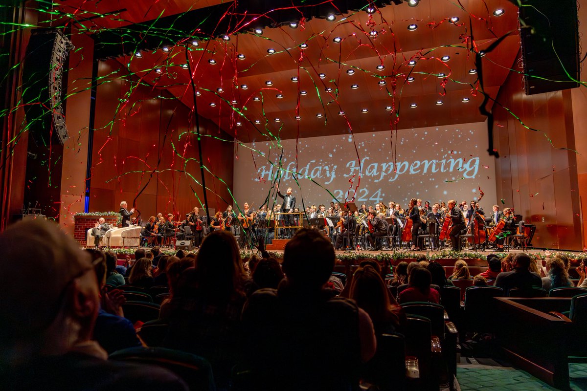 CNUcaptains's tweet photo. We had a festive start to the holiday season with our annual Holiday Happening concert and the Lighting of the Lawn! 🎶🎄 https://t.co/cGoJqFEL5i