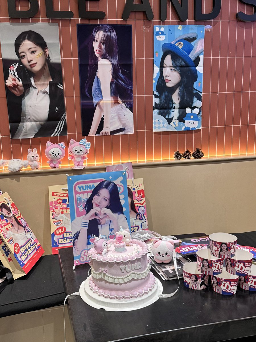 cc_pfm's tweet photo. Thank you for celebrating Yuna’s birthday with us! 🎉 
Happy Birthday to Yuna!
#HappyYunaDay #유나
#너_예뻐_신유나_생일축하해
#ITZ_YUNA_DAY https://t.co/l7PjIbHNGD