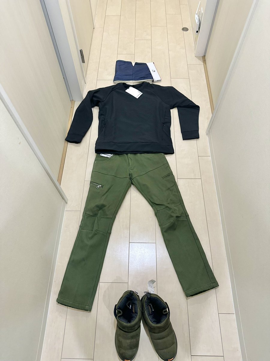 Anh20Vell's tweet photo. 寒すぎて日々の通勤、退勤に魂を削られてしまうので仕事用ワークマンデビュー。
予算8000円ちょいで靴まで買えてしまったw
これで上着はしばらくダウンで行けそう(о´∀`о)
#FieldCore
#ワークマンプラス https://t.co/TGkjTQ3wFP