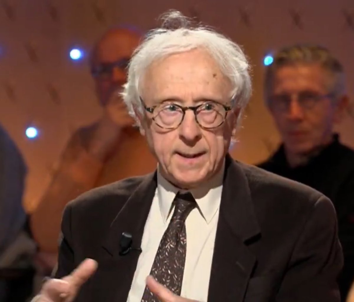 mickael_adam's tweet photo. « La pression est telle qu’il faut prendre des décisions concernant le nombre de #musulmans en Europe », assène Pierre #Manent au Figaro. Interrogé sur la TV en ligne de la multimilliardaire famille Dassault, le philosophe ajoute que « cette part musulmane de la #France doit arrêter de croître ». (déclaration)