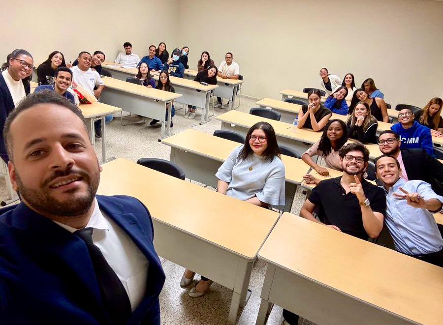 JamesLazala15's tweet photo. Hace unos días culminamos exitosamente la materia de Procedimiento Civil I, con un grupo de jóvenes excelentes, de los cuales espero lo mejor en lo adelante. Gracias @sariasarzeno por la oportunidad. https://t.co/9J1UmFKvLQ