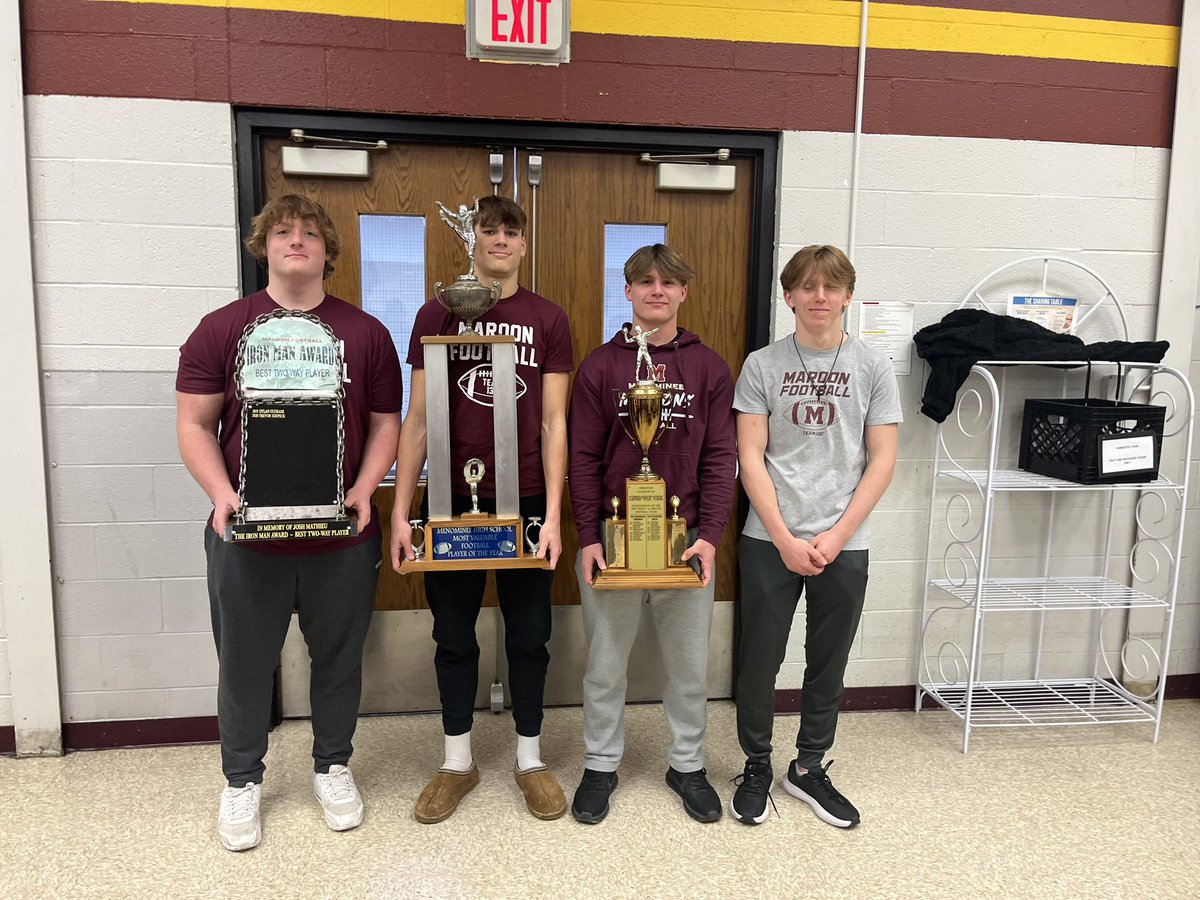 To wrap up an awesome weekend we had our end of year banquet. I was able to get Menominee’s Outstanding Linemen of the Year Award along with the Iron Man Award( most dominant 2-way player). Once again thank you Menominee!❤️