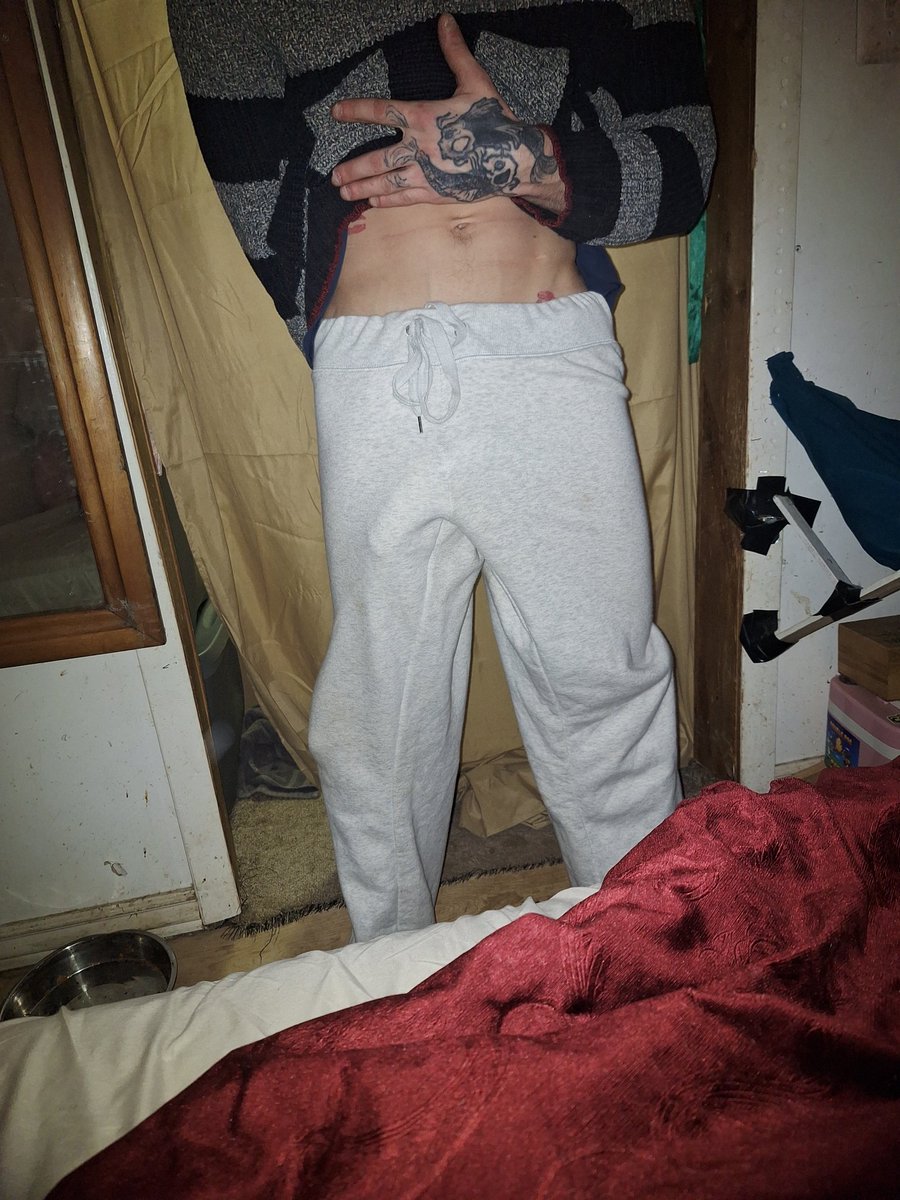 Did someone say it's GREY SWEATS SEASON 🤤🤤🤤
Featuring my Sexy Ass Man! MMMHMM