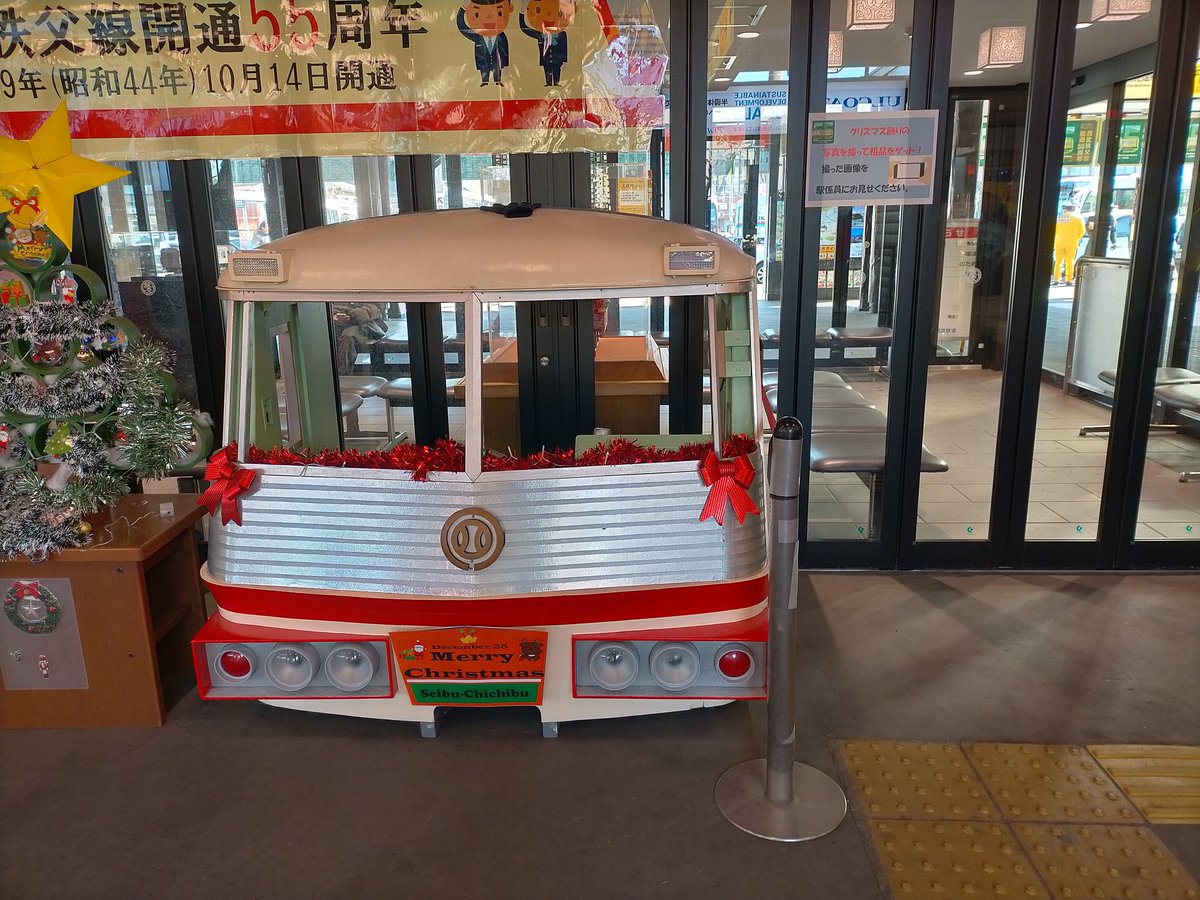 7chijune's tweet photo. 西武秩父駅前、何かの撮影してますね。 https://t.co/ufT29TLSnq