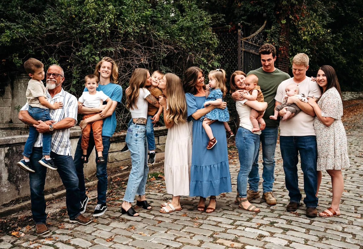 tomdom63's tweet photo. Love my family 😍 https://t.co/uWIQ4QDJYl