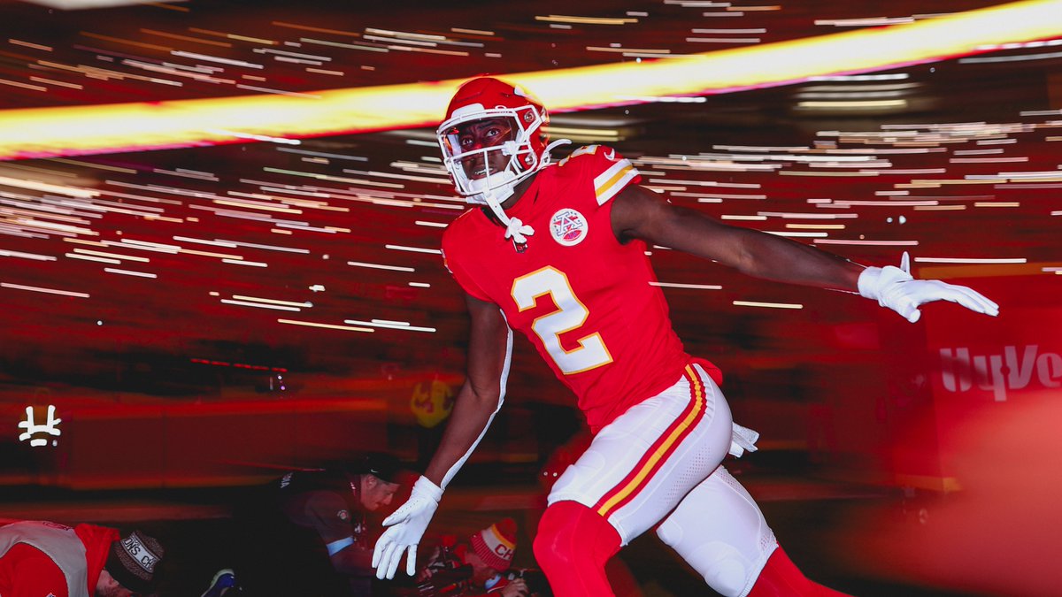 Chiefs's tweet photo. We live for Sunday night lights. https://t.co/r55aQkGFp6