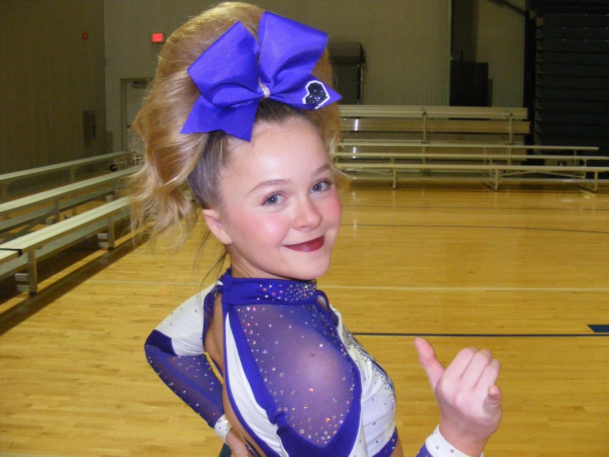 theclassickate_'s tweet photo. Comp season is back!💜🎉 #thestingrayallstars #purpleparty #purplerays https://t.co/t6DJt5fHdF