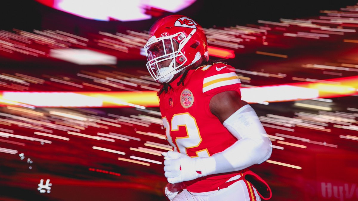Chiefs's tweet photo. We live for Sunday night lights. https://t.co/r55aQkGFp6