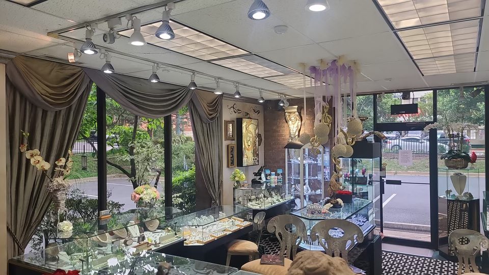 MorrellDiamonds's tweet photo. Come see our wide selection of fine jewelry 💍 

Book an appointment: (703) 255.1330

#jewelry #jewelrygifts #rings #earrings #necklaces #bracelets #pendants #watches #viennava #tysonscorner #virginia #washingtondc https://t.co/HajKRHhFZa