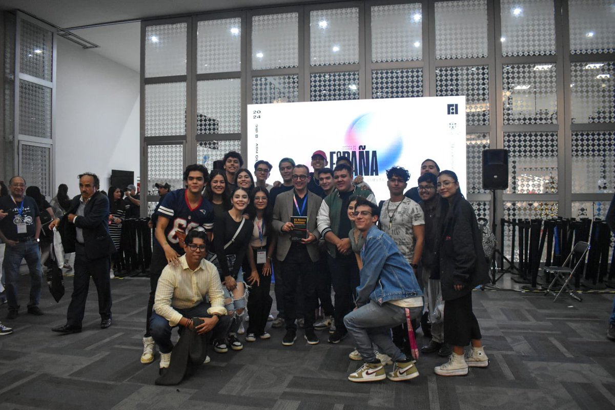 carlosivanmoren's tweet photo. Cerramos actividades en esta @FILGuadalajara con la presentación del libro “US-México Relations: Structuring alternative futures”, coordinado por @AbelardoRodriz y @PayanTony 

En el capítulo sobre educación y ciencia, con @El_Sigala abordamos la escasa colaboración académica binacional 🇲🇽 -🇺🇸 y planteamos propuestas para superarla.

Si no le apostamos a integrar una auténtica “zona norte del conocimiento y la cultura” no habrá desarrollo incluyente, ni seguridad y prosperidad compartida.