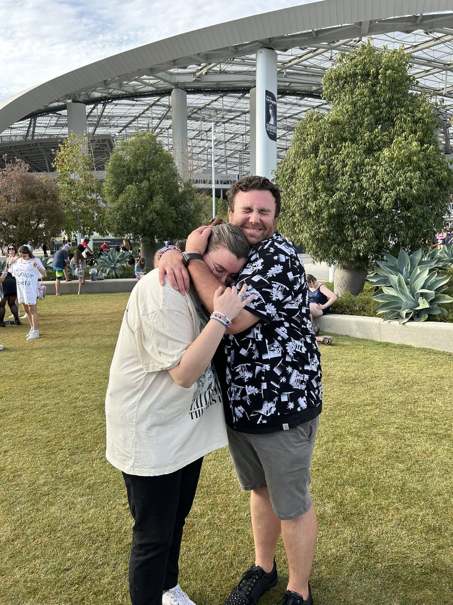 shakeitoffmaddy's tweet photo. A flashback of my time @ the #TSTheErasTour New Orleans, Portugal, LA, Cincinnati with some of my favorite people! (1 of) https://t.co/Lq3JcG4xJW