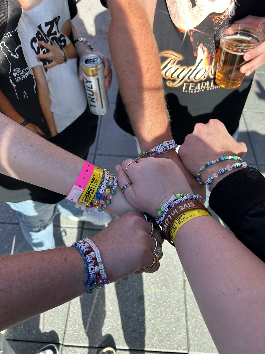 shakeitoffmaddy's tweet photo. ATL weekend! #TSTheErasTour https://t.co/lgn5BUPlTe