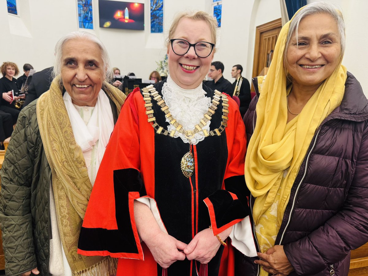 DrAyshaRaza's tweet photo. Beautiful community memorial service this afternoon for everyone to remember loved ones no longer with us at this time of year, particularly poignant as we mark the end of #GriefAwarenessWeek @goodgrieftrust
So proud to be Chair of the #SWMiddlesexCrematorium board. https://t.co/ssKUX6jAUk