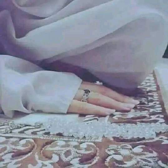 `تیرے سجدے میں سر رکھ کر یا رب`
*میں اپنے غموں سے جیت جاتی ہوں