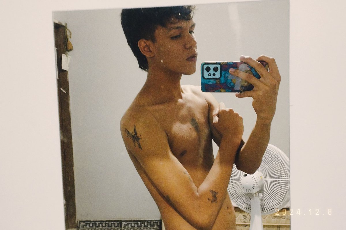 _Pedrin2001's tweet photo. Só pra mostrar as tattoos novas 🥰💗 
.
.
. https://t.co/ZHgiAWmc8C