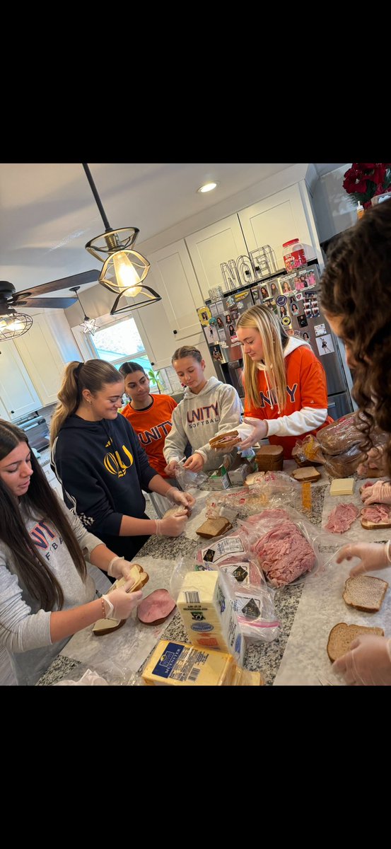 Lvunityrivera's tweet photo. Proud of these girls for knowing how important it is to give back to their community. Last week they served dinner at the Bethlehem Emergency Shelter - today, they prepared 80 bagged lunches for our neighbors in need.  #unitystrong #LehighValleyUNITY https://t.co/lrYdYsxXgG