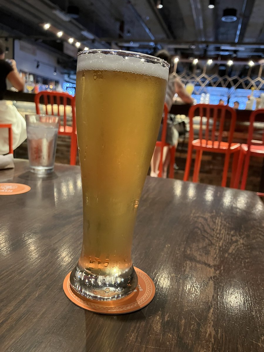 teppei_otsuki's tweet photo. 打ち上げ開始🍺
#Honolulumarathon #ホノルルマラソン #Hawaii #Mauibrewing #craftbeer https://t.co/nEbkKbkWzn