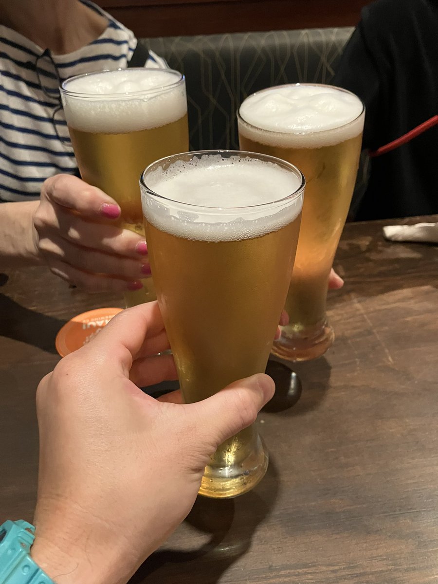 teppei_otsuki's tweet photo. 打ち上げ開始🍺
#Honolulumarathon #ホノルルマラソン #Hawaii #Mauibrewing #craftbeer https://t.co/nEbkKbkWzn