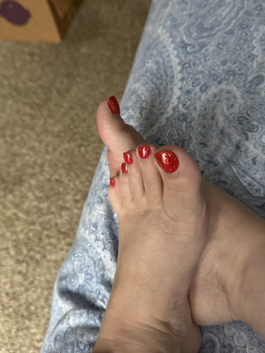 QueenofFeet007's tweet photo. Got the toes done 😍 https://t.co/aPV7LtIYdZ