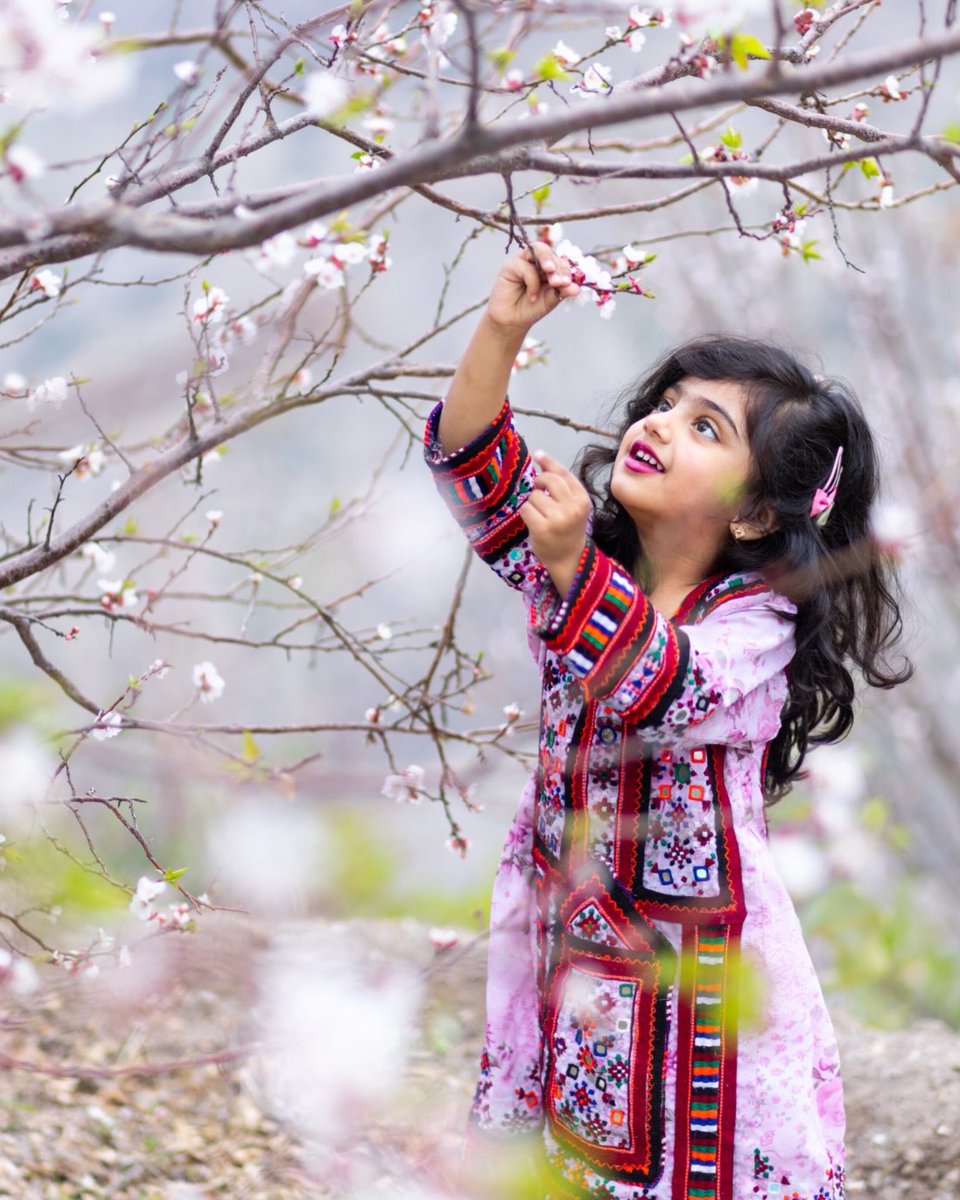 ..

لا شيء يعدل الاطمئنان الذي تناله بعد أن تخلع من قلبك التعلق بالأسباب الدنيوية وتوقن حق اليقين أن الأمر بيد العزيز الحكيم وأنه إذا شاء شيئًا وقدره فما الخلق إلا وسائل تجري من خلالهم إرادته🕊️

🍁اناجيك يارب برقة قلب أيوب ولست ببالغ صبره لكنني اناجيك يا الله

🌸🌸

#صباح_الخير