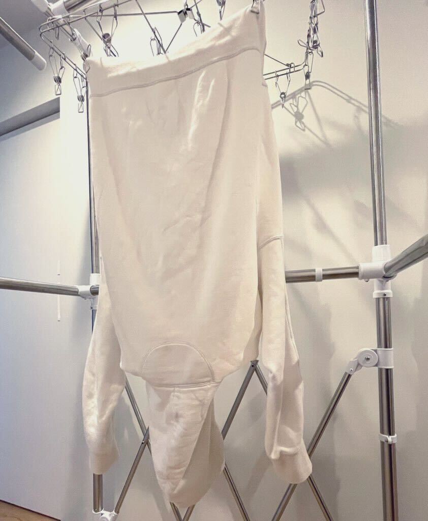 逆バンザイ干し】 服の脇下やフード裏など乾きにくい部分が重ならない