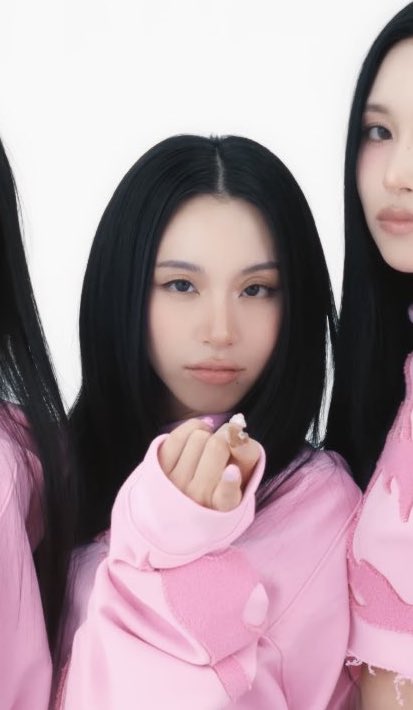 chaeypics's tweet photo. THE ATTITUDE https://t.co/KKinK2uNx7