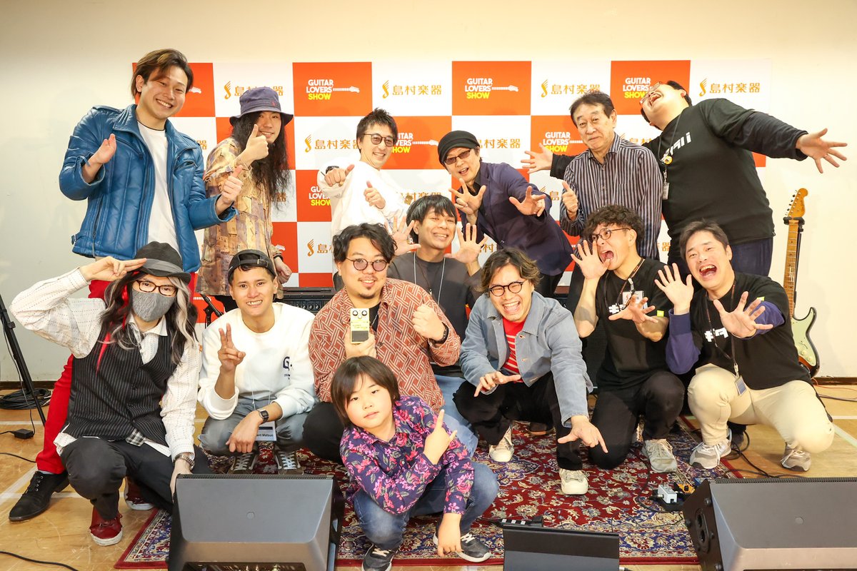 miyatankoro's tweet photo. 12/8ギタラバ東京会場での
#しゃれブル選手権 トーナメント大会
最後は出場者全員でのセッション！とっても長尺ですが、予選時のバッキングトラックに乗せエモいアドリブを皆さん披露してくれました！
その模様の動画がこちら↓
https://t.co/NcTVMkNSlA
#ギタラバ東京 https://t.co/FjEupdXnCP