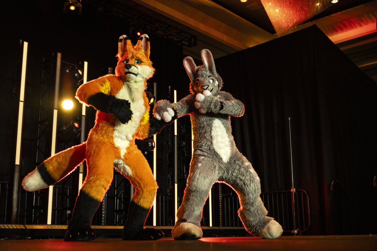 dire_walf's tweet photo. Fabbitry at the MFF 2024 dance comp

🐾: @DoonTheFox / @MaizMaize 
📸: me

#fursuiting #fursuit #furry #furries #furryconvention #furrycon #mff #mff2024
#furfest #furfest2024 #furfest24
#midwestfurfest https://t.co/OBOigbc4PB