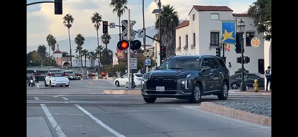 JohnPalminteri's tweet photo. Railroad crossing arms stuck – again – on State Street. Drivers have had had a miserable time getting around on the same night as the annual boat parade of lights and fireworks show. Some driving the wrong way over the tracks. https://t.co/0JPDN87tOh