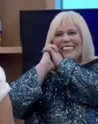 Lorna, mirando las dos #SusanaGimenez