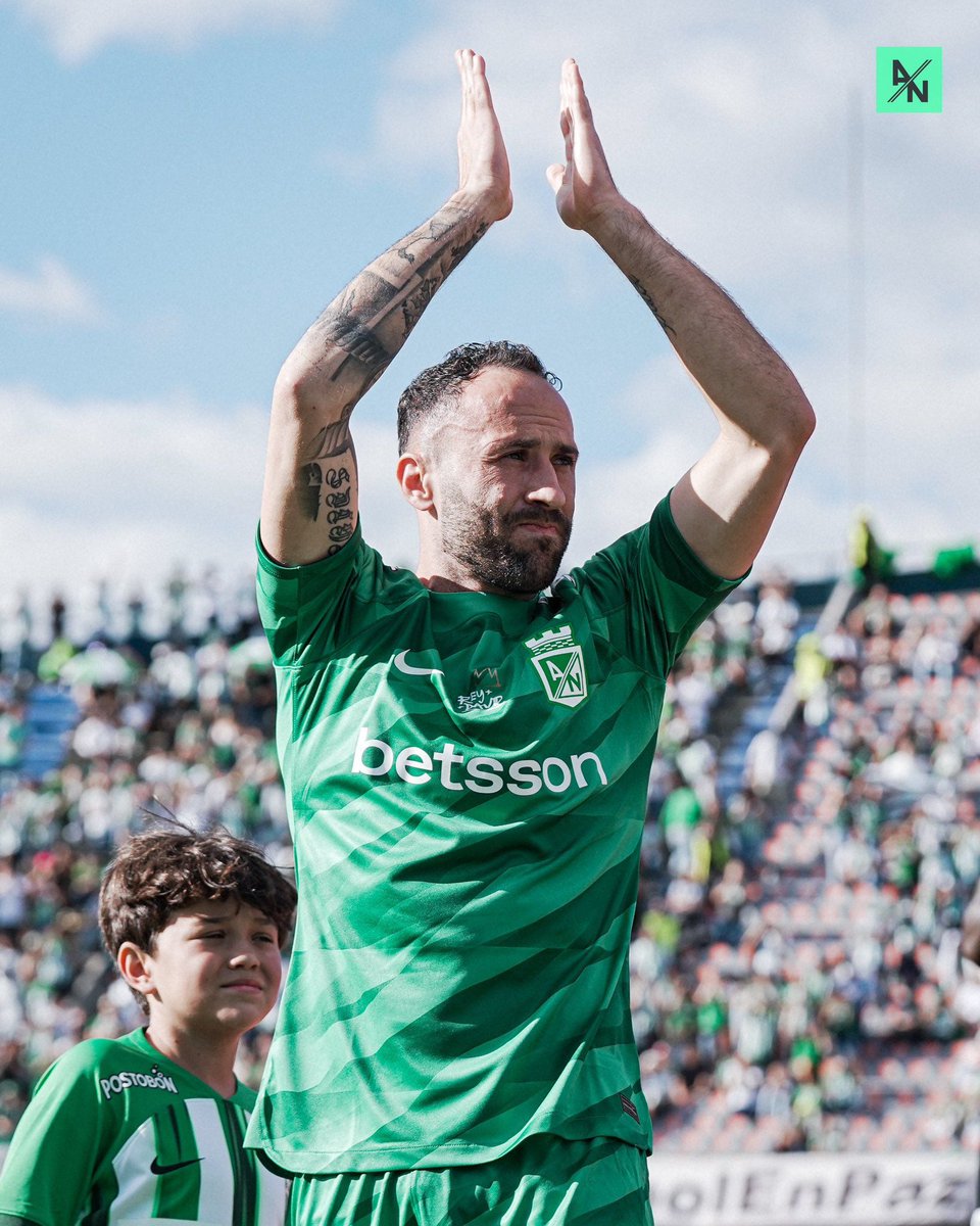 mdanielmejia's tweet photo. El verdadero llegó para ser campeón.

Con ustedes su majestad David Ospina Ramirez 💚 https://t.co/RAyEqqUcfS