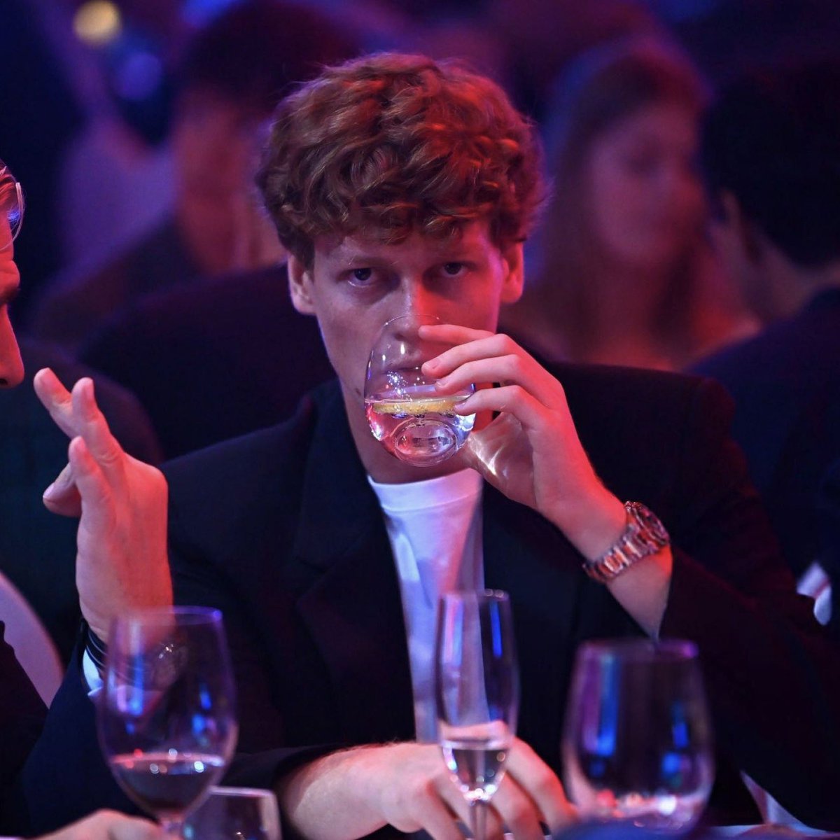 s1nner1st's tweet photo. chilling malevolence but hes drinking a water with a piece of lemon https://t.co/ECPfBJdmob