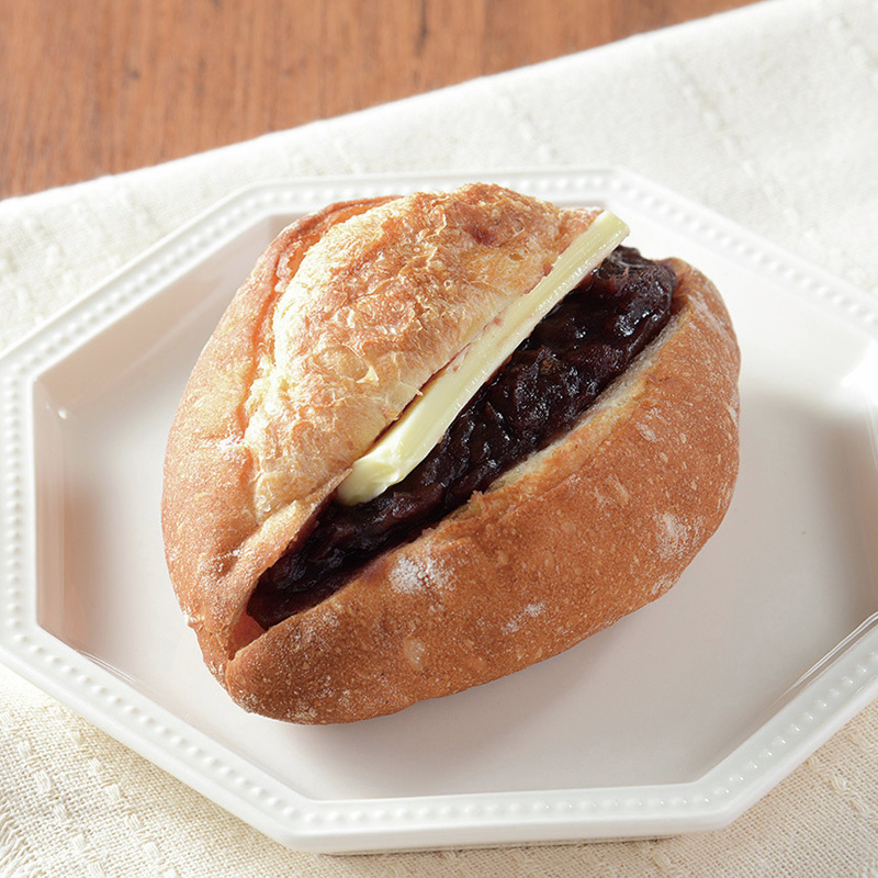 akiko_lawson's tweet photo. 「あんバターフランスパン」が発売中♪
甘さ控えめのあんこと塩味のきいたバターがよく合います(^^)
#ローソン
https://t.co/emkuBREE7A https://t.co/Pjk4OTgw2A