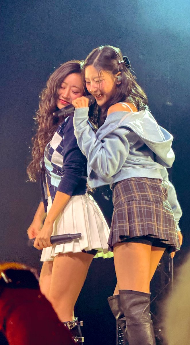 tifferini's tweet photo. Julie &amp; Haneul at sound check!! #kissoflife #kissroad #kissroadinanaheim2024 https://t.co/kwfW4zpOtG