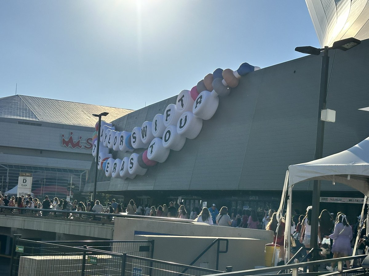 kimemmet's tweet image. #ThankYouTaylor Going to NOLA N2 was like a dream. For 3-1/2 hours, you made me feel like a teenager again. I had the time of my life scream-singing along with you! 🤣 Enjoy this next era to come @taylorswift13 because you’ve more than earned it! @taylornation13 #TSTheErasTour ❤️