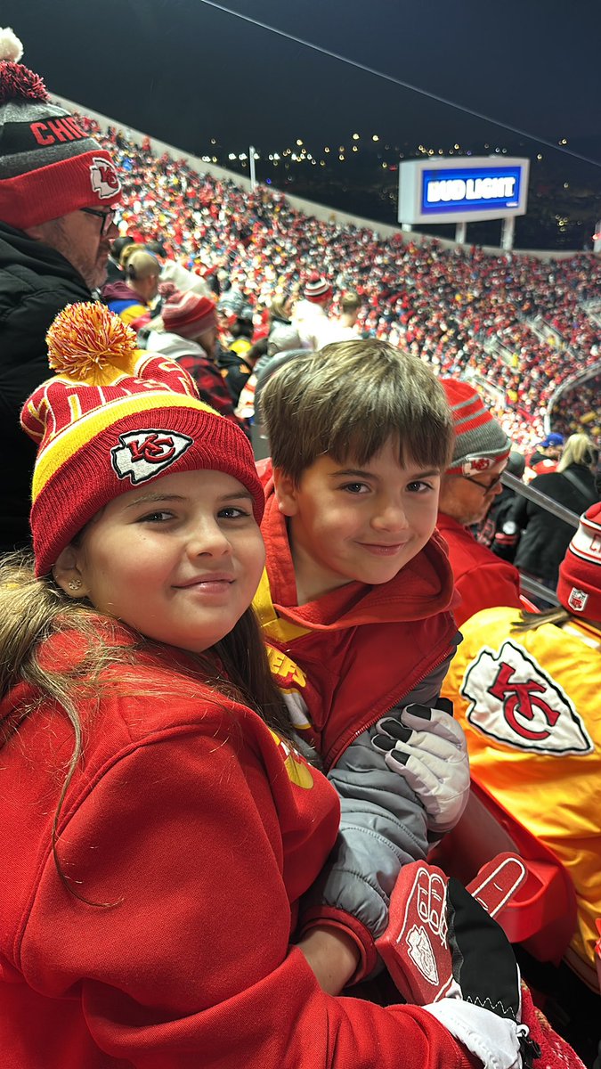 MollyKCTV's tweet photo. Christmas came early for these two! It’s their first @Chiefs game at @GEHAField Arrowhead! #ChiefsKingdom https://t.co/o5kzL622UU