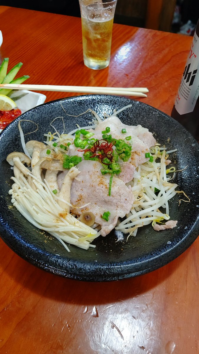 yasu3151977's tweet photo. 鮮太、オープンおめでとう☺️伊藤が帰ってきてから夢かたよりも先に鮮太行ったら「順番間違ってないか？」と電話かかってきた😧中華そばしょうゆ美味しいです。あてもあるので飲みすぎた😇夢かた、この味噌は某店なき後(まだある？)松山で一番好きな味噌😗今年262、263杯目。

#麺屋鮮太 #夢を語れ松山 https://t.co/aF864YBrC0