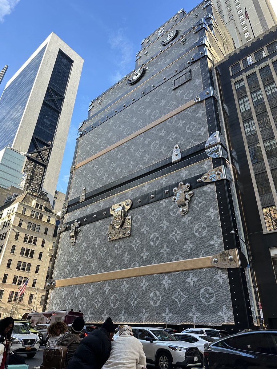 Abby_Lee_Miller's tweet photo. Fabulous time during Thanksgiving weekend at @LouisVuitton in NYC ✨l

#aldc #abbylee #abbyleedancecompany #dancemoms #nyc #leaveitonthedancefloor #madhouse #newyorkcity #aldcla #aldcpgh #louisvuitton #louisvuittonnyc #louisvuittonpopup https://t.co/7L6qgXWmvx