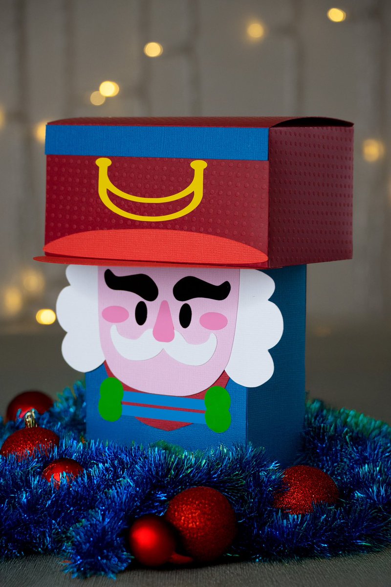 Christmas is coming to town 
#christmascraftdiy #DIY