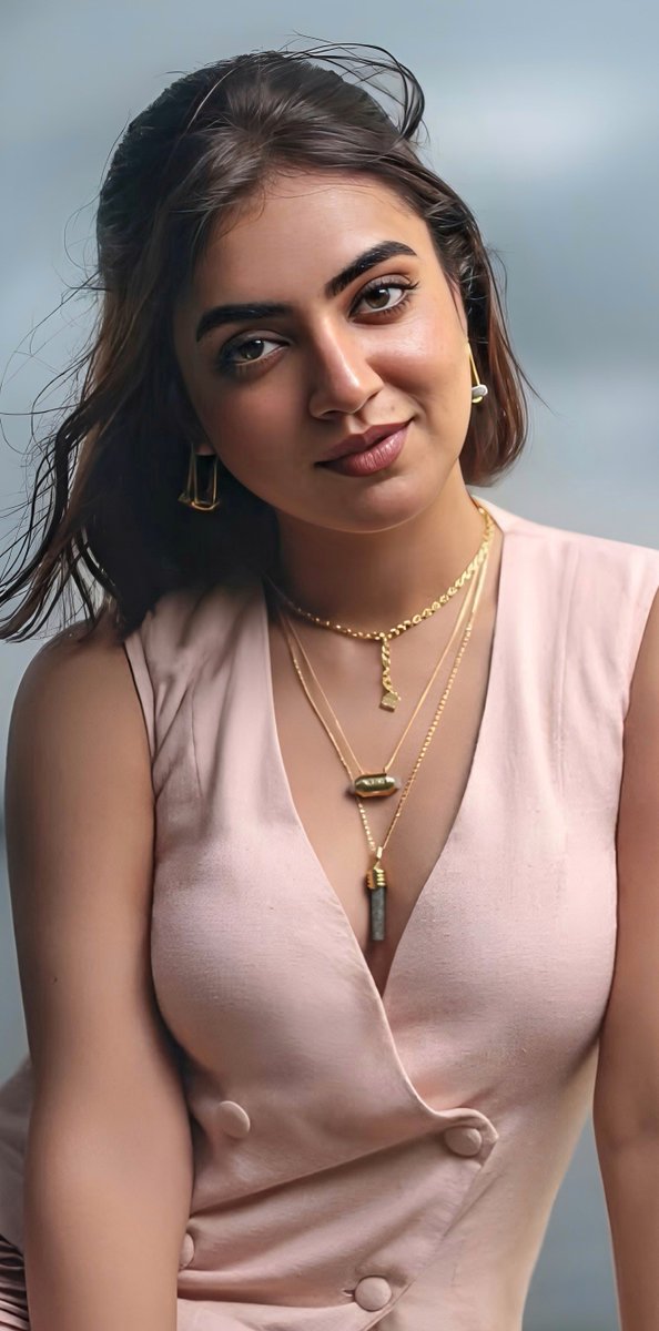 Hellosouth_in's tweet photo. Nazriya Serving Cute and Hot Vibes! 😍🔥 #CuteAndHot #VibeCheck #SlayinIt #NazriyaFahadh https://t.co/ydtk0bEisI