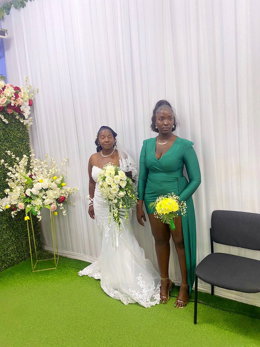 Beautifulbja's tweet photo. This radiant bride was a vision of grace, holding a lush cascade bouquet of white roses and greenery. Notice the charming touch of the small bridesmaid bouquet resting delicately on the train of her dress
#JamaicaEventPlanners #BridalElegance #ForeverStartsHere  #EventPerfection https://t.co/G3g7UxCVGl