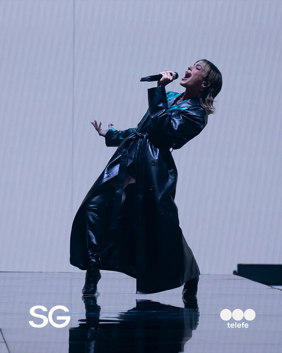 Canta entregando el alma✨️✨️