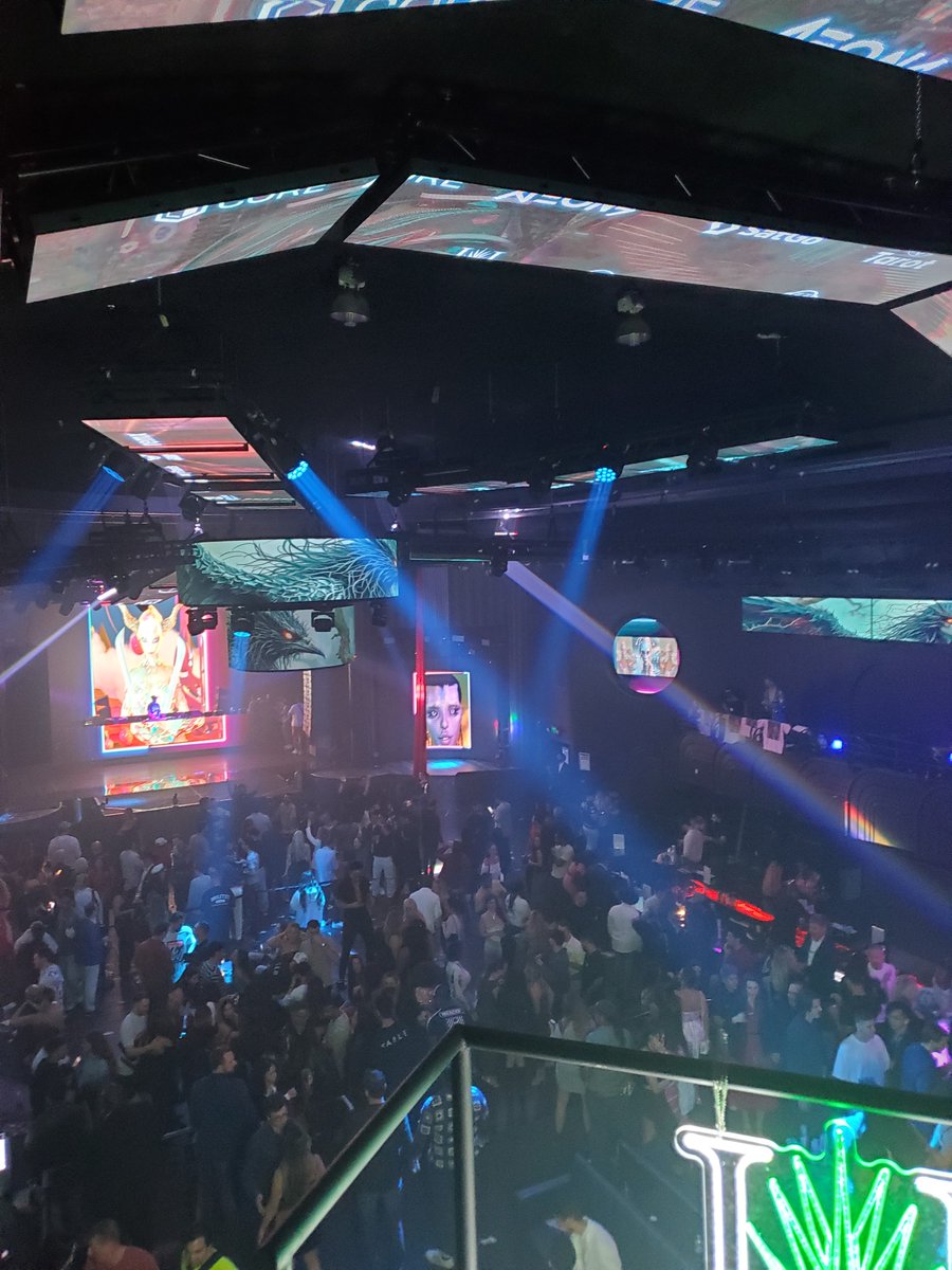 Andrew_XAU's tweet photo. Really enjoyed our evening hanging out with the @Bluewhale1billy pod in their VIP suite at M2.
Had an amazing time at @ArtBasel.
It's great to be around like minded individuals and learn and grow.
Big shout out to @Bluewhale1billy.
#M2Miami #Solana #ArtBasel2024 https://t.co/3Zdi7mZaAz