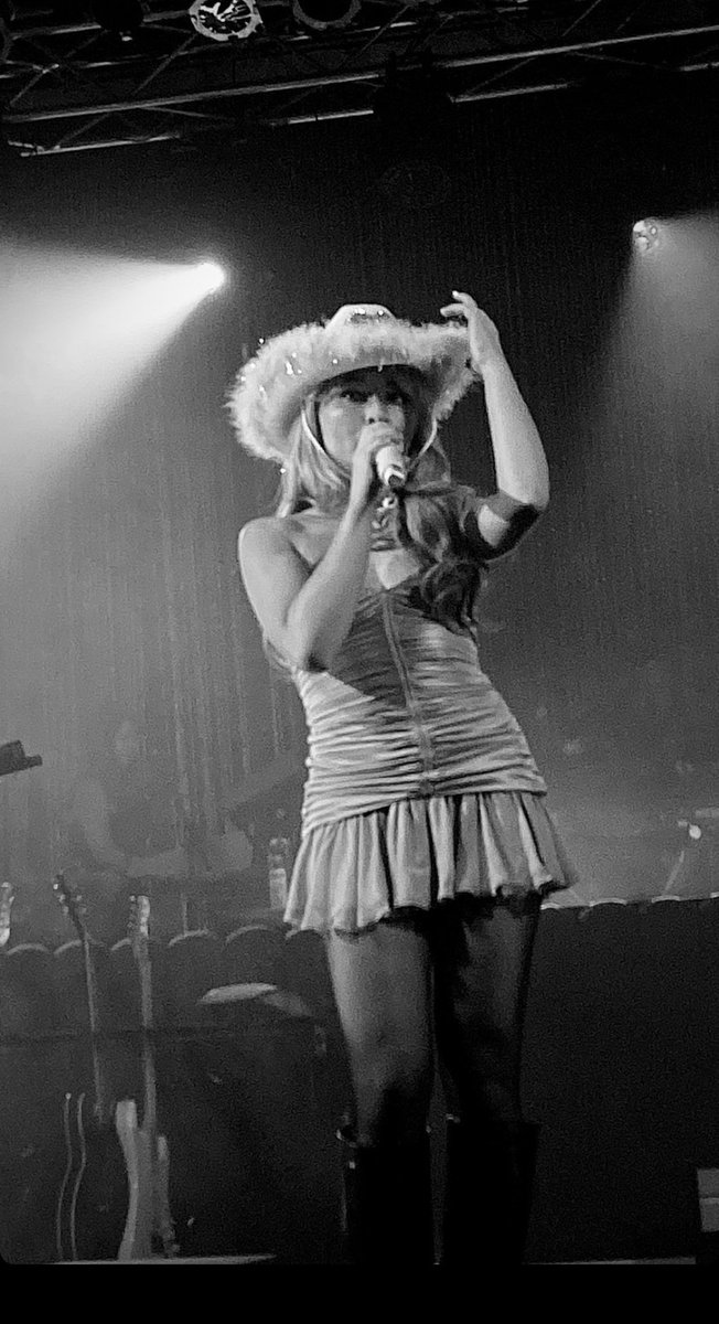 iComplexRP's tweet image. 𝗖𝗼𝗺𝗽𝗹𝗲𝘅 ᴿᴾ • #ComplexMusicRP
𝗠͟𝘂͟𝘀͟𝗶͟𝗰͟ • Style • Pop Culture • More

  ﹝  🗞️  ﹞ —— 𝗡𝗲𝘄𝘀: 𝗡𝘆𝗿𝗮 𝗦𝗲𝘃𝗮𝘀𝘁𝘆𝗮𝗻 (@luxenscripts)
during the #EICSxTourRP show in Garden City, New York. © #ComplexRP