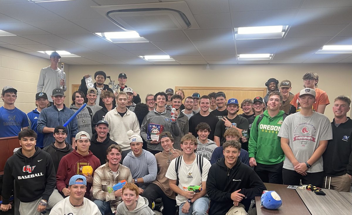 Good time at the ⁦<a href="/MCCBaseba11/">McCook CC Baseball</a>⁩ annual Christmas party tonight, appreciate all the hard work this fall and looking forward to competing this spring.  #RollTribe