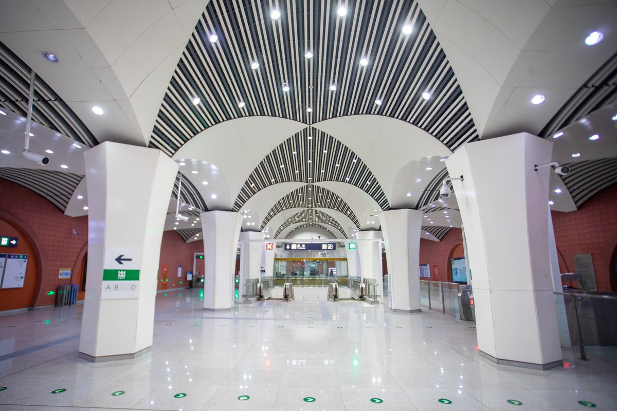 VisitBeijingcn's tweet image. Discover the charm of Liaogongzhuang Station, a highlight of the west extension of #BeijingSubway Line 6. With striking circular patterns and 8 vibrant mosaic murals, this station turns underground travel into an artistic journey. #VisitBeijing #ArtInTransit