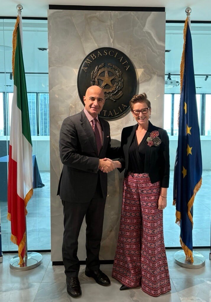 🇮🇹🤝 Italy has been an important contributor to ASEF's cultural initiatives. Engaging discussion with Ambassador of Italy <a href="/ItalyinSG/">Italy in Singapore</a> and Italian Governor to ASEF, H.E. <a href="/dante_brandi/">Dante Brandi</a>, on making ASEF’s cultural projects more sustainable and inclusive.