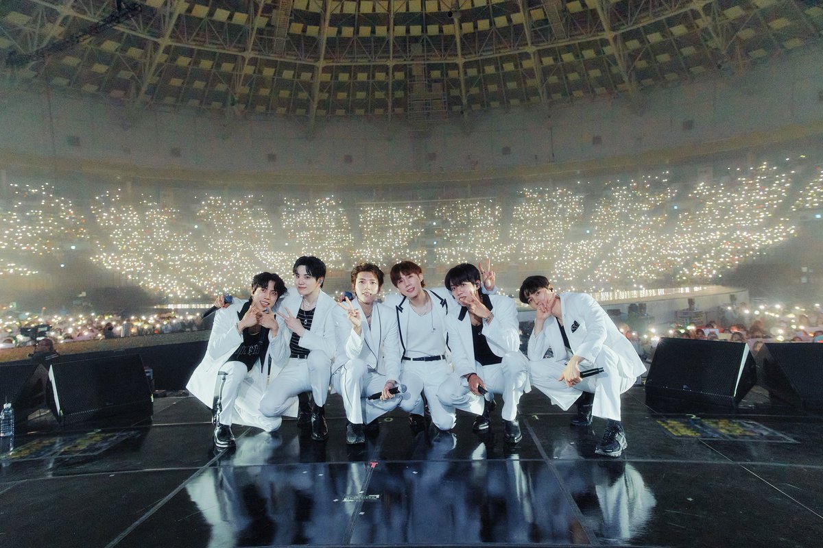 ifntwoohyunie's tweet photo. THERE ARE NO OTHER INFINITE AND INSPIRITS IN THIS WORLD 💛 https://t.co/LSHAqDYm86