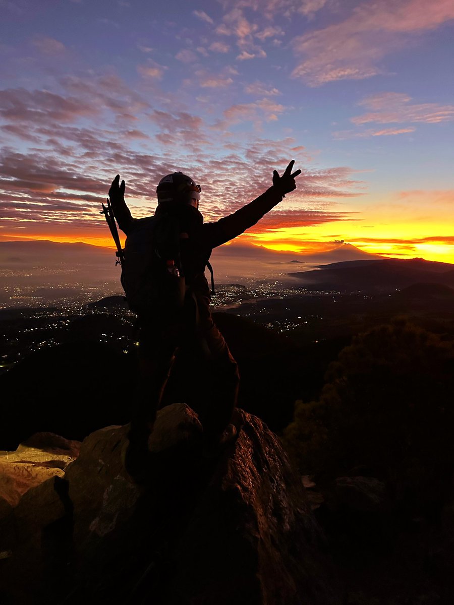 dulcemajauregui's tweet photo. Amanecer en pico del águila 🦅 https://t.co/lNx0ULDJgr